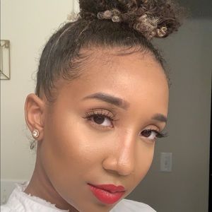 Meet your Posher, Kayla